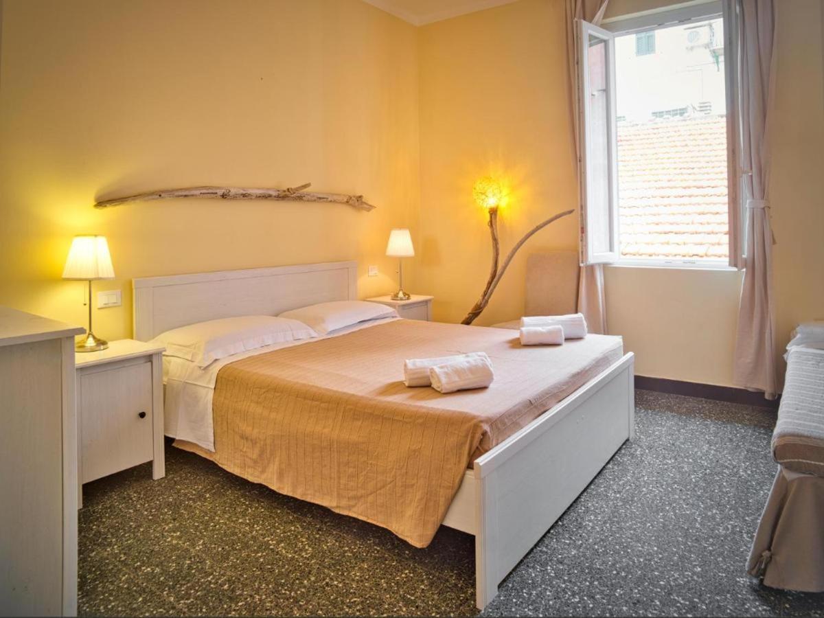 Hotel 2 Passi Dal Mare Finale Ligure Exterior foto